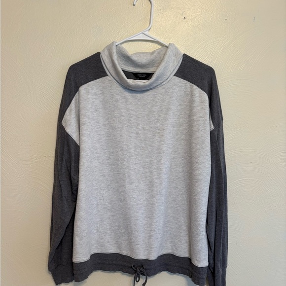 Simply Vera Vera Wang Tops - 🩶 Simply Vera Vera Wang Colorblock Waffle Knit Pullover (Size M)